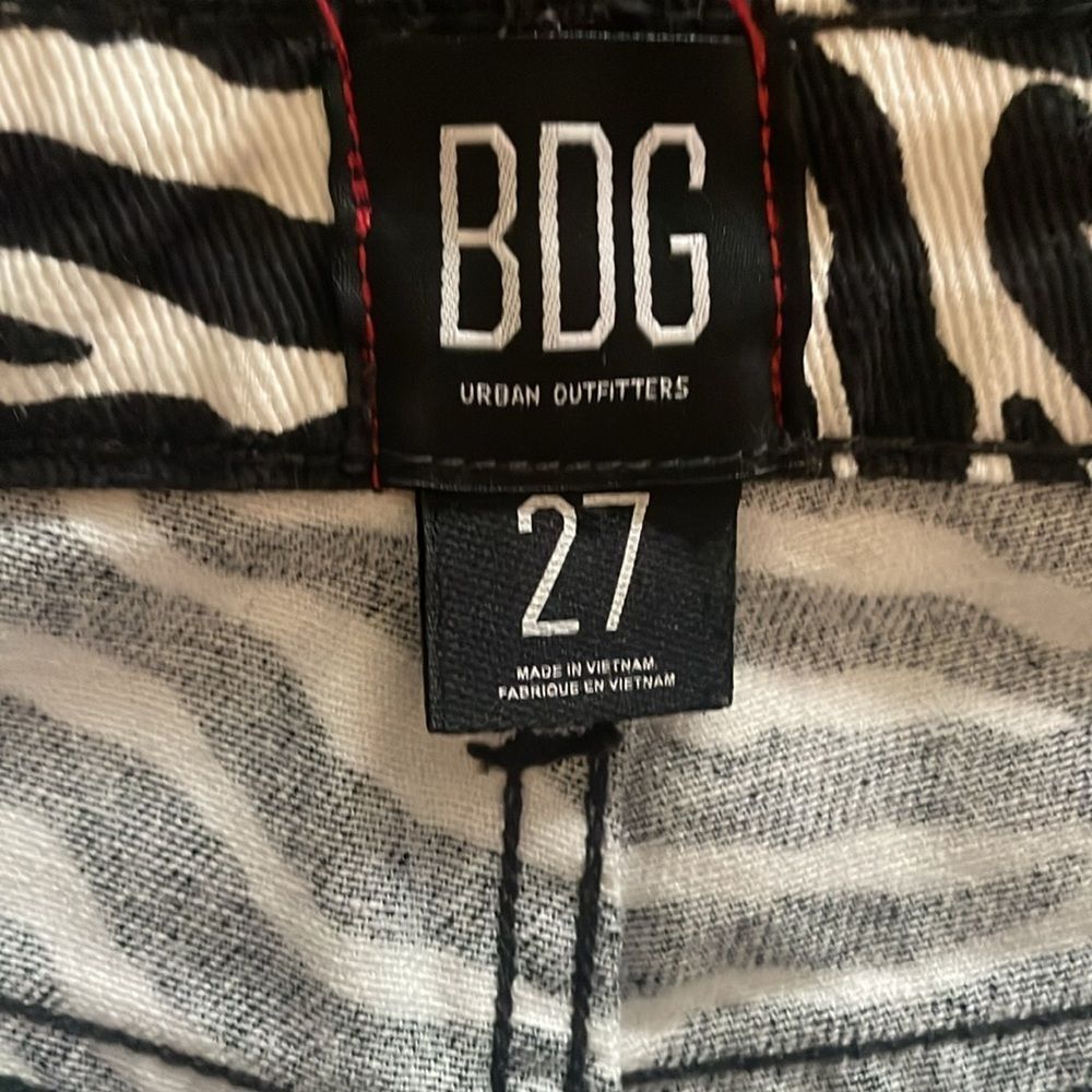 BDG Zebra Print Black White Denim Jeans Side Slit Straight Sz 27 - Picture 2 of 8
